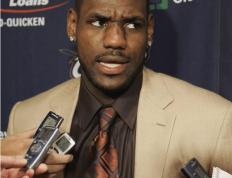 世俱杯分组-奥运会焦点战：巴萨vs詹姆斯，爆冷引发赛后采访的简单介绍