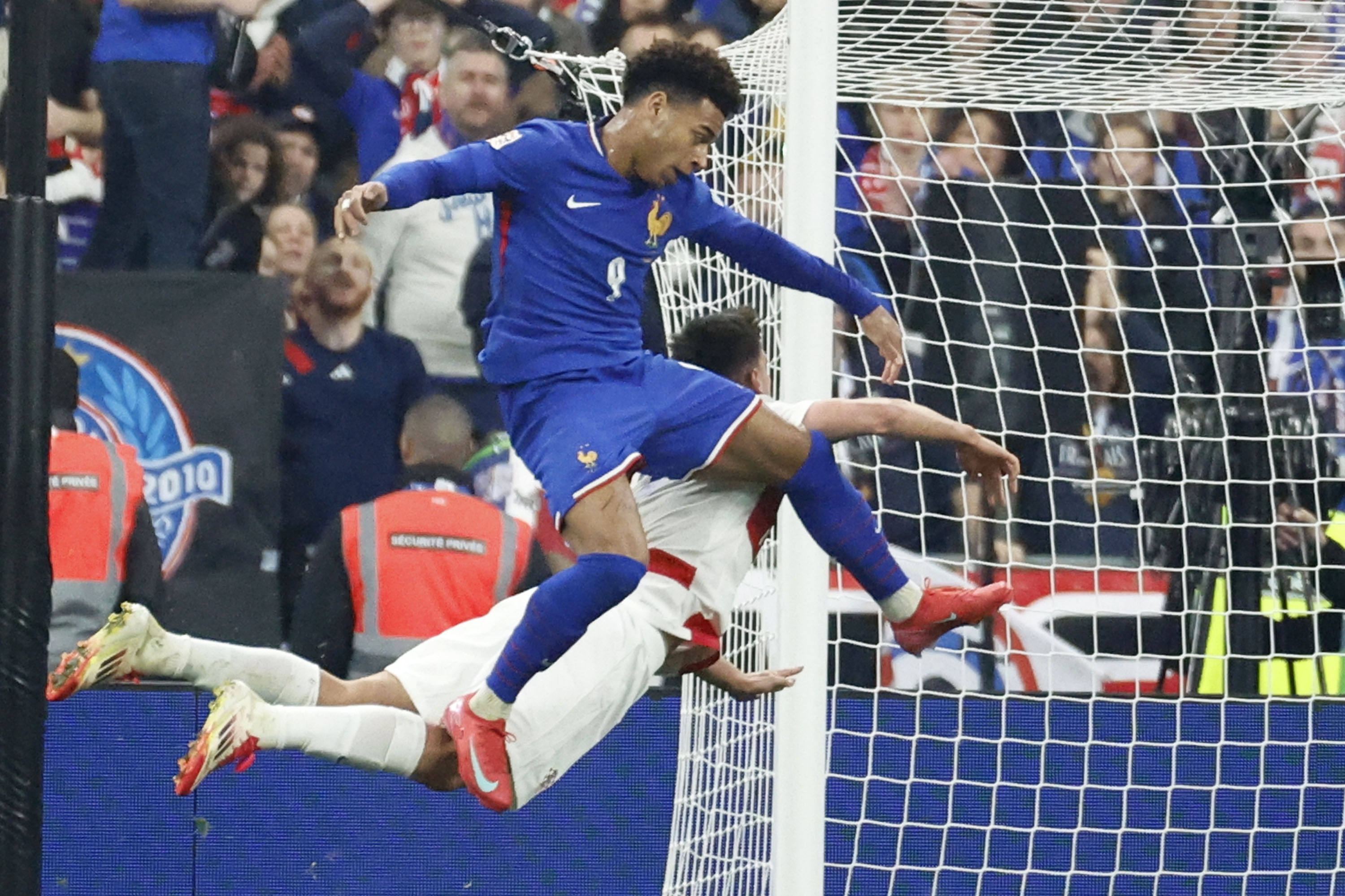 世俱杯分组-包含关乎尊严的欧洲足球战：弱者淘汰，强者晋级的词条