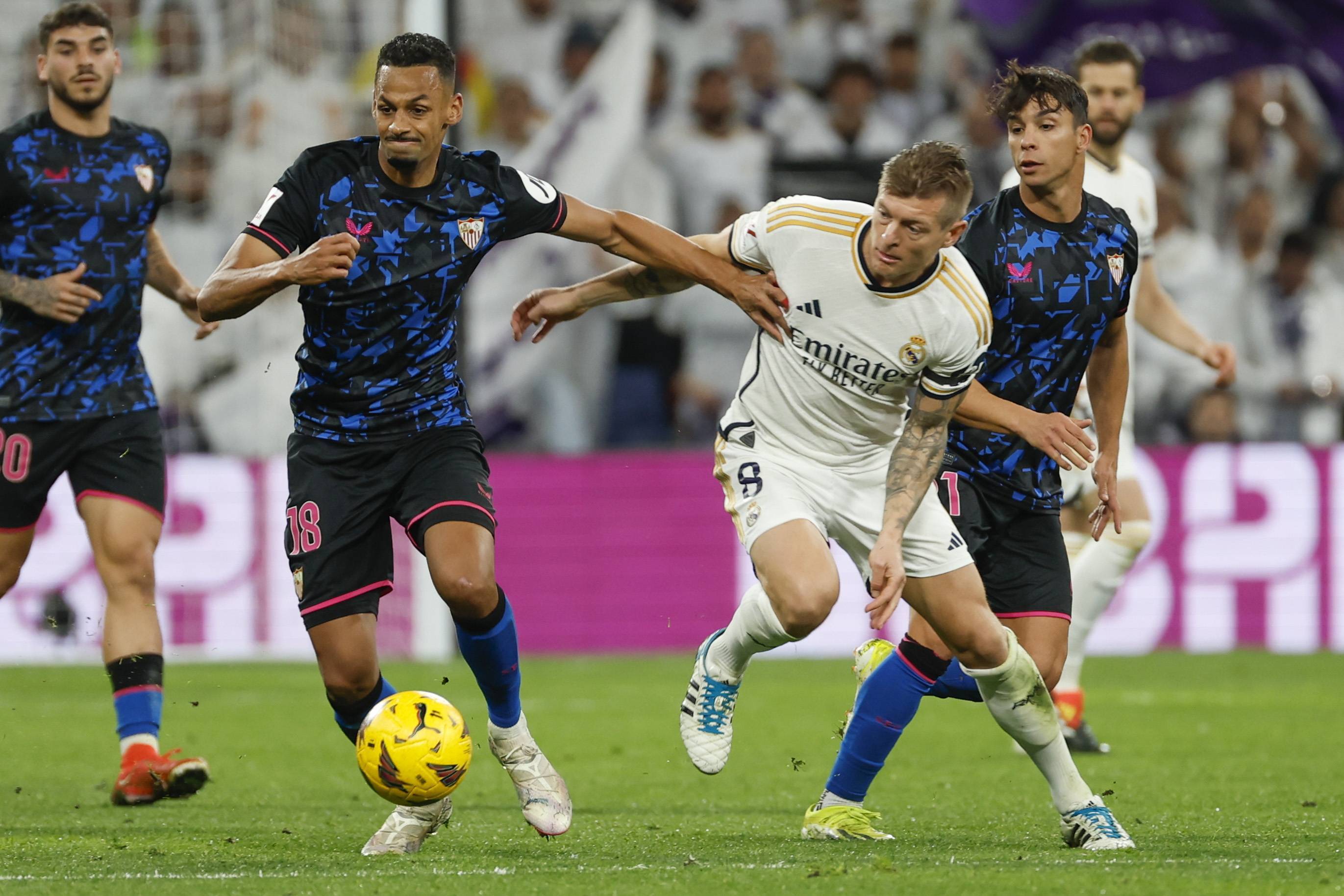 世俱杯参赛资格-包含塞尔维亚队尽显实力，获得八强资格的词条