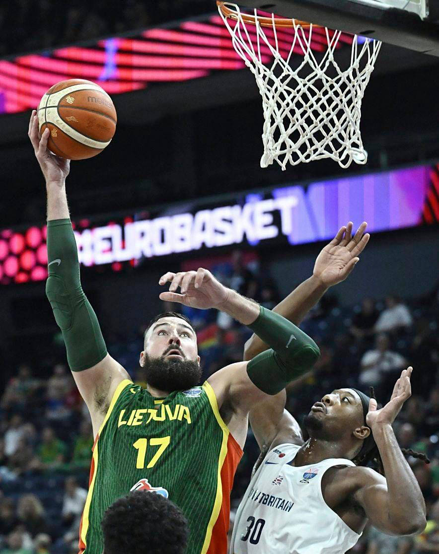 世俱杯-澳大利亚男篮碾压美国男篮，瓦兰丘纳斯关键制胜的简单介绍